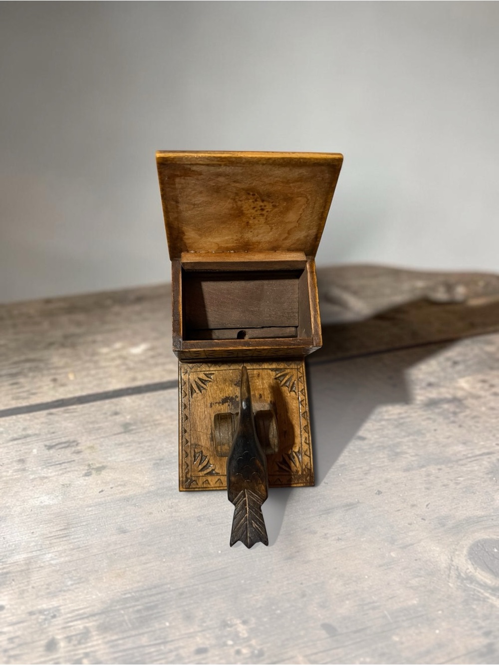 Vintage Wooden Bird Pecking Cigarette Holder Bird